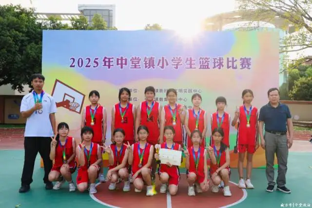 老年人如何安全地进行篮球接球训练?_0